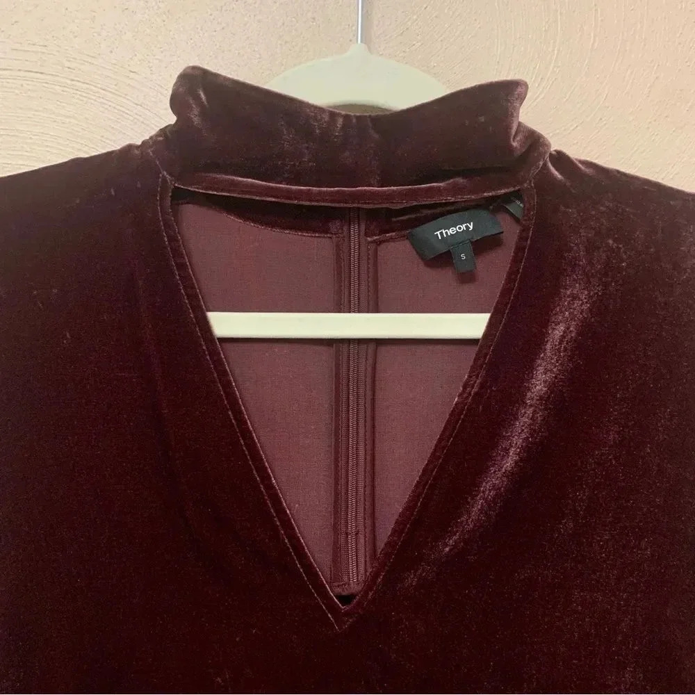 Theory Slit Collar V-Neck Luxe Velvet Top Maroon Burgundy Size Small - Picture 4 of 8